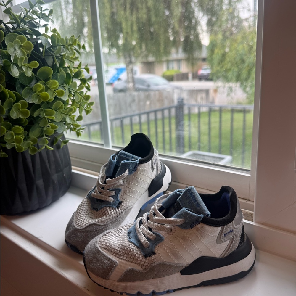 adidas Kids Gray & Blue Lightweight Sneakers